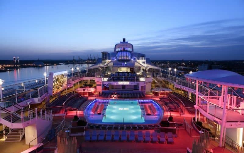 Anthem of the Seas' pool deck