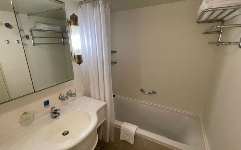 Sink and bath area inside the bathroom