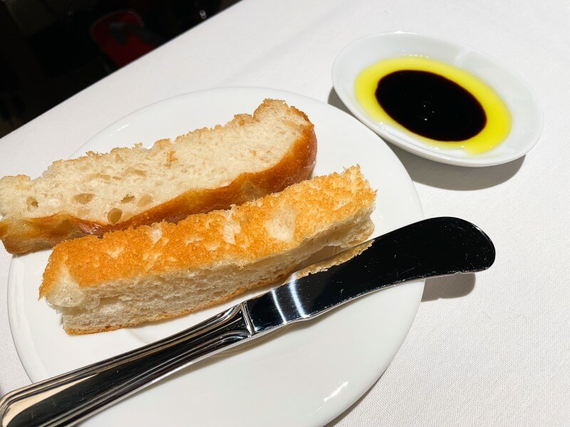 Bread with oil and vinegar