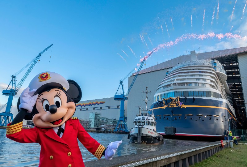 Captain Minnie welcoming the Disney Wish