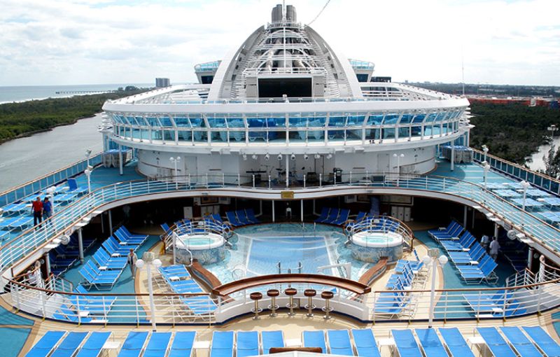 Caribbean Princess swimming pool