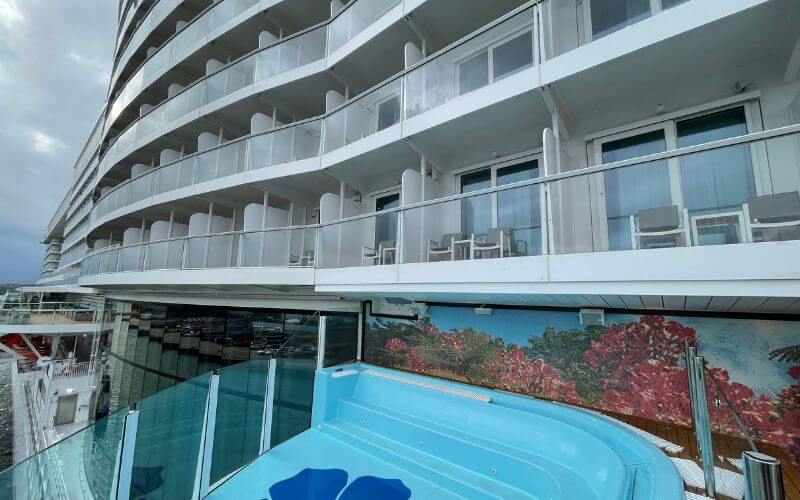 Carnival Rooms above the Havana pool