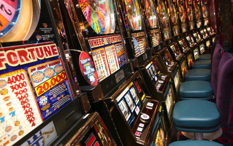 The slot machines of Casino Royale