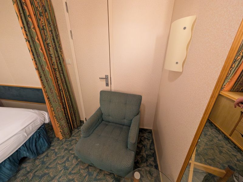 Chair and coffee table Interior Stateroom Independence of the Seas