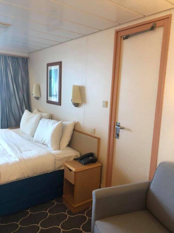 Connecting doors in a cruise cabin