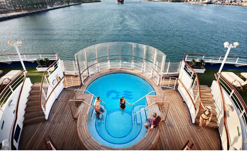 Coral Princess - pool deck