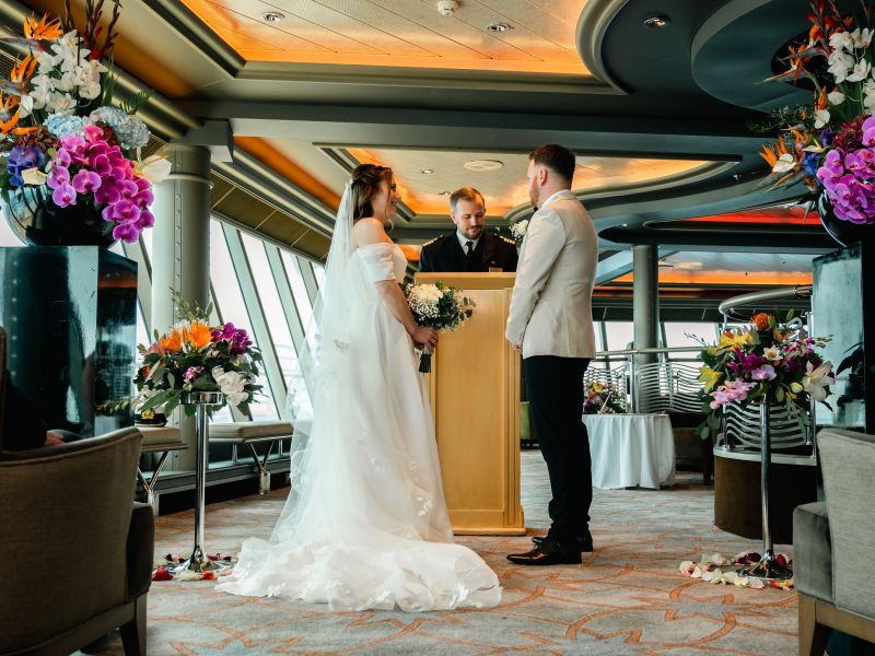 Couple getting married with P&O Cruises
