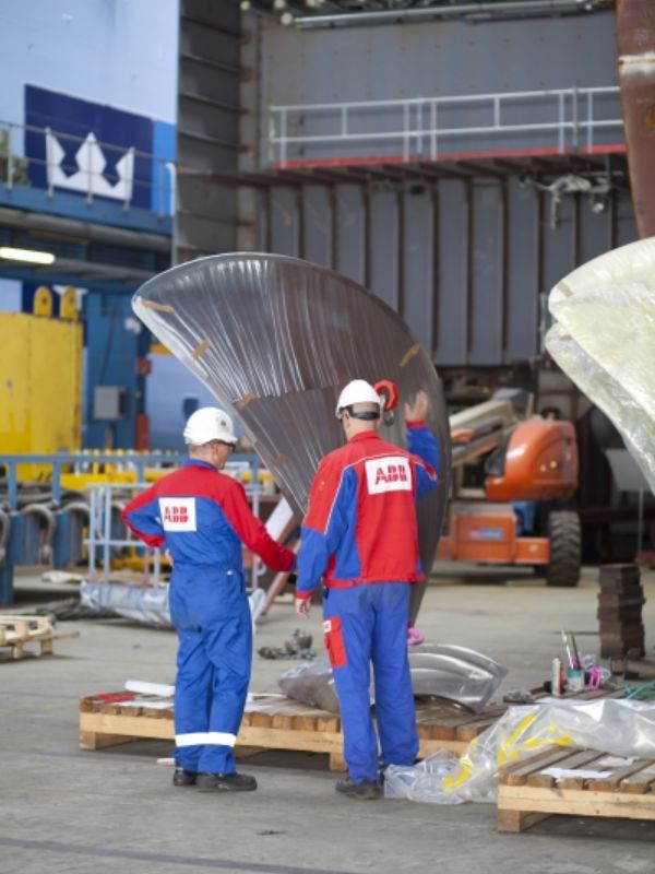 Azipod propeller installation for Quantum of the Seas