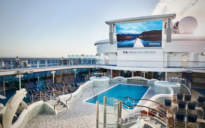 Diamond Princess pool deck