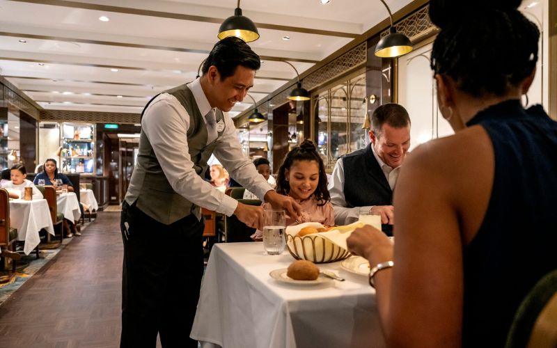 dining on a Disney Cruise