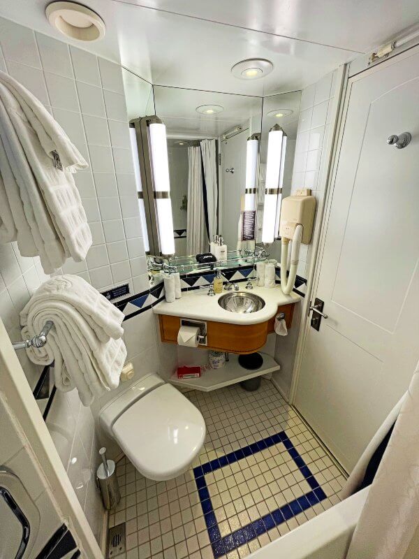 Disney Magic Bathroom with extra towels