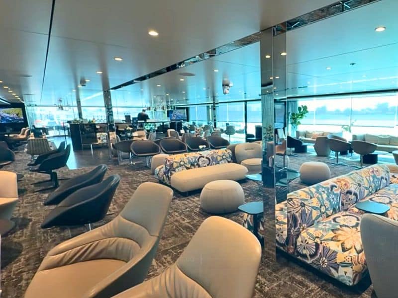 Emerald Luna Lounge