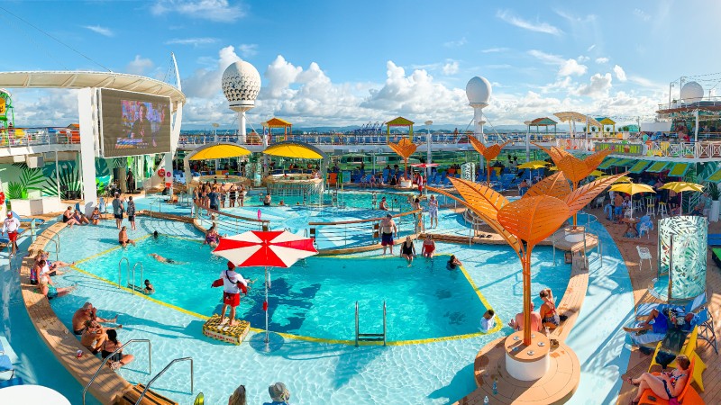 Freedom of the Seas pool deck