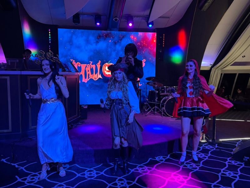 Halloween entertainment on Ambience