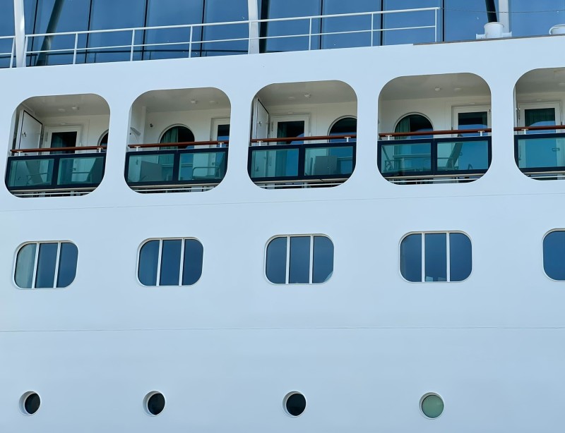 Iona Deck 5 balconies