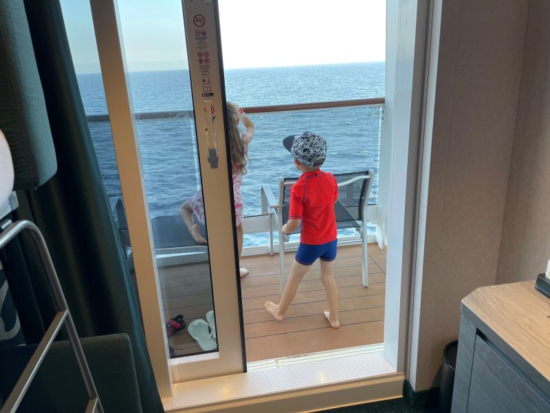 Kids on an MSC balcony