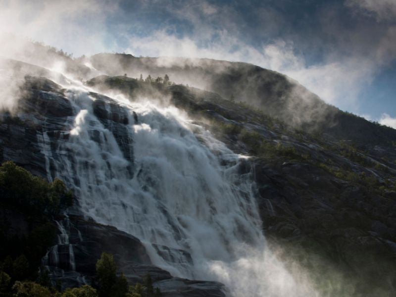 Langfoss waterfall