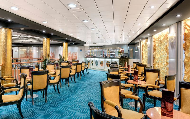 MSC Armonia lounge bar