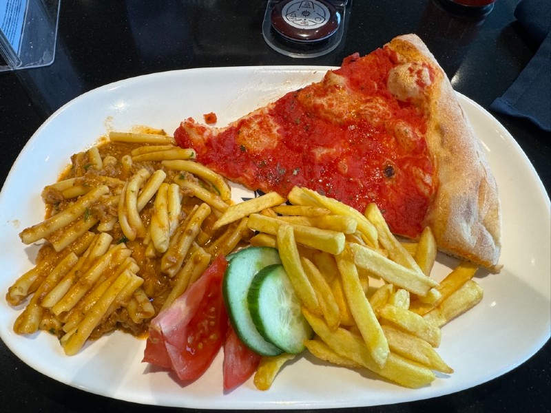 MSC Cruises vegan pizza at lunch