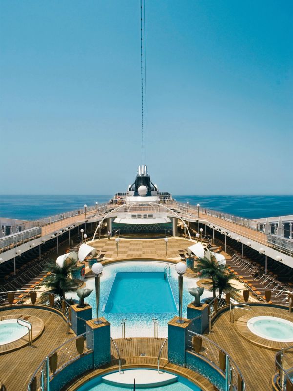 MSC Musica pool deck
