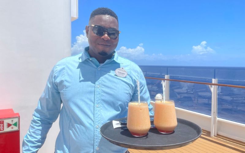 Man serving Disney cruise drinks