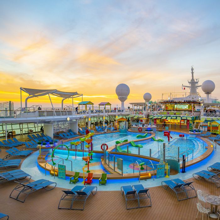 Navigator of the Seas pool deck