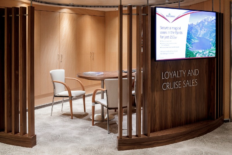 P&O cruises loyalty desk