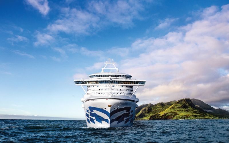 Cruise ship sailing the seas of Hawaii