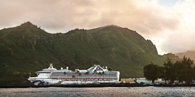 cruise ship in Hawaii