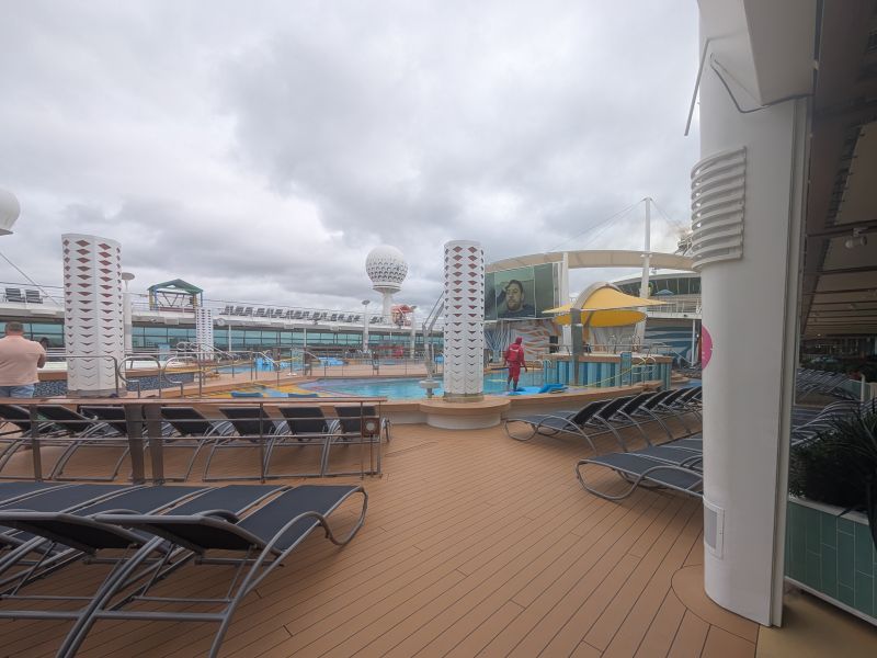 Independence of the Seas open deck