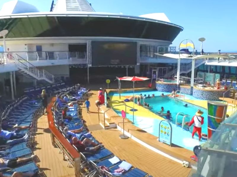 Radiance of the Seas pool deck