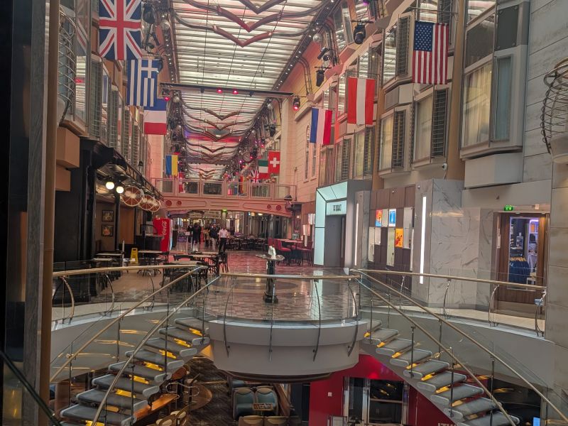 Royal Promenade Independence of the Seas