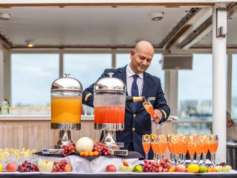 Seabourn Quest service