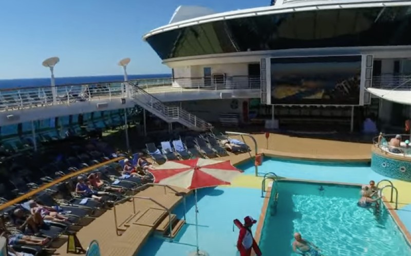 Serenade of the Seas pool