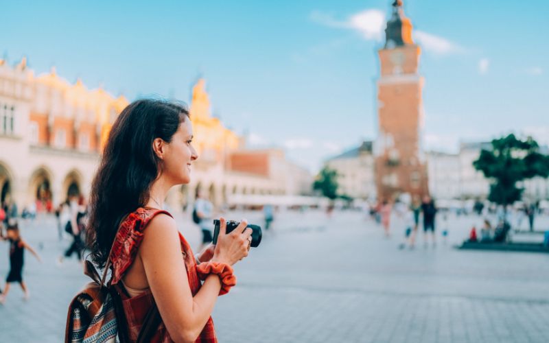 A lady solo travelling looking around a city