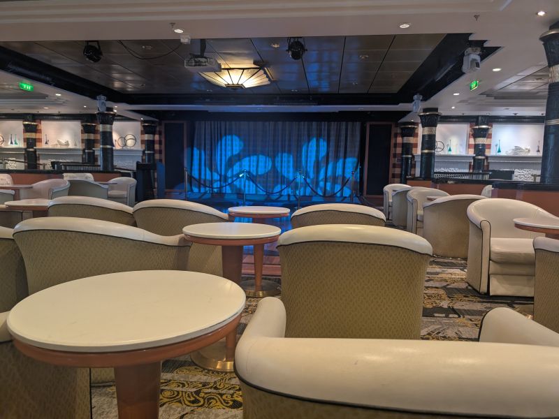 Star Lounge Independence of the Seas seating