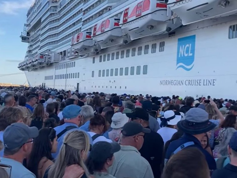 Cruise crowd delays