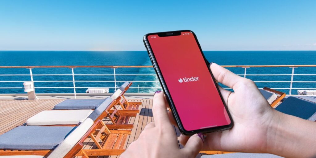 using Tinder app on a cruise