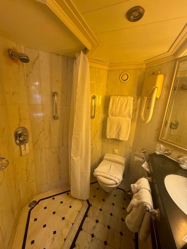 Bathroom on Royal Clipper