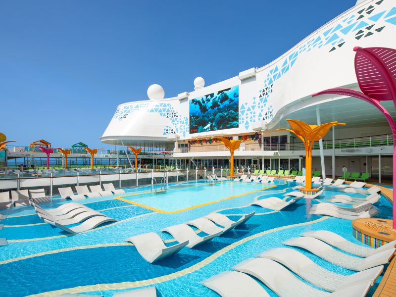 Utopia of the Seas pool deck