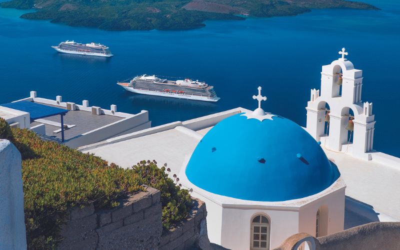 Viking Sea and Viking Star meet in Santorini