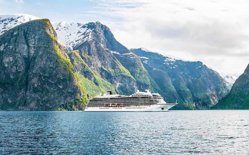 Viking sky in one frame with towering mountains