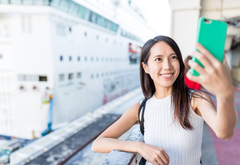 Woman taking selfie with cruise