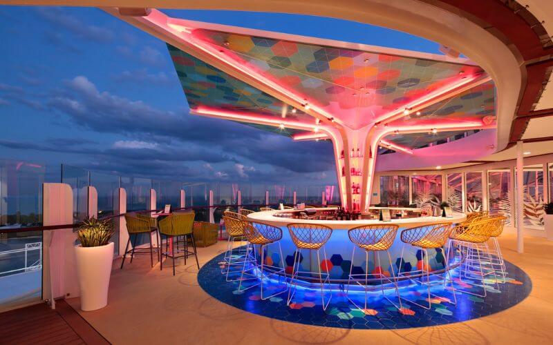 The Vue Bar on Wonder of the Seas