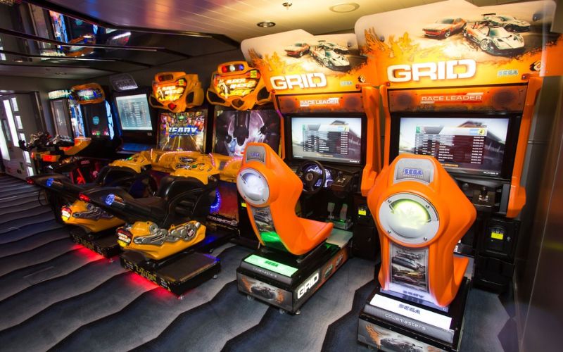 Arcade driving games