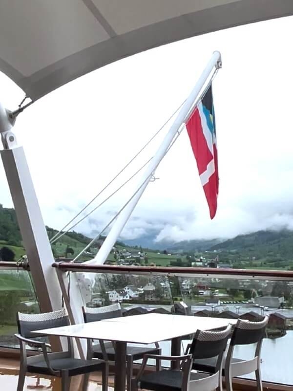 The bahamas flag onboard
