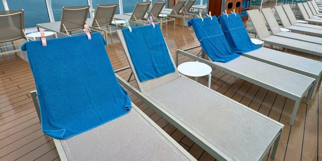 cruise ship chair hogs