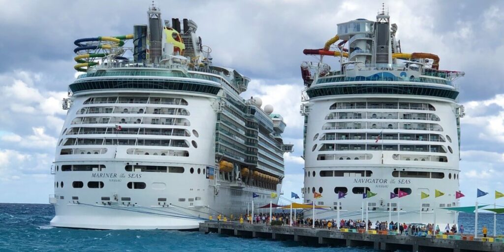 Cruise ships with Bahamas glafs