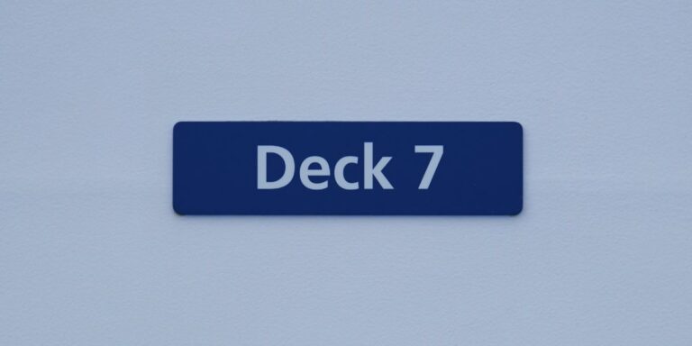 Deck 7 signage