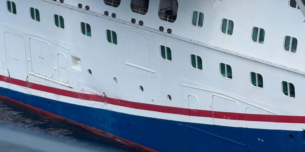 Carnival Breeze damaged after pier collision